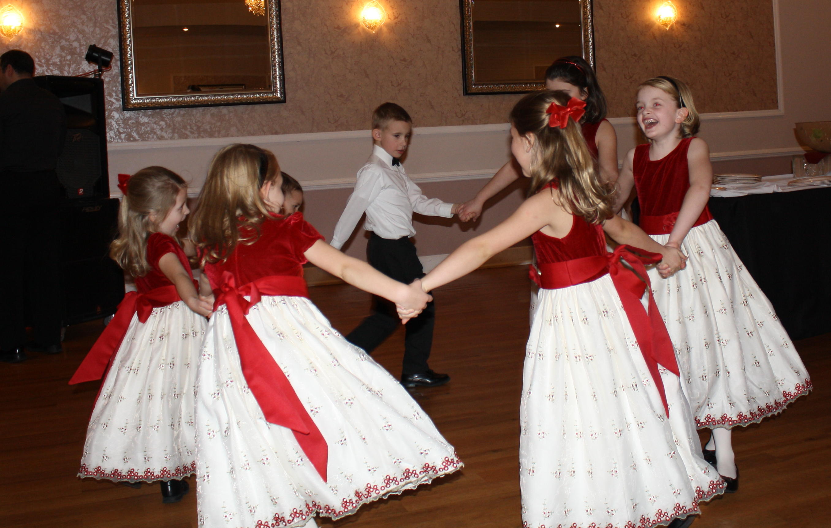 2010_01_02 Wedding dancing cousins.jpg